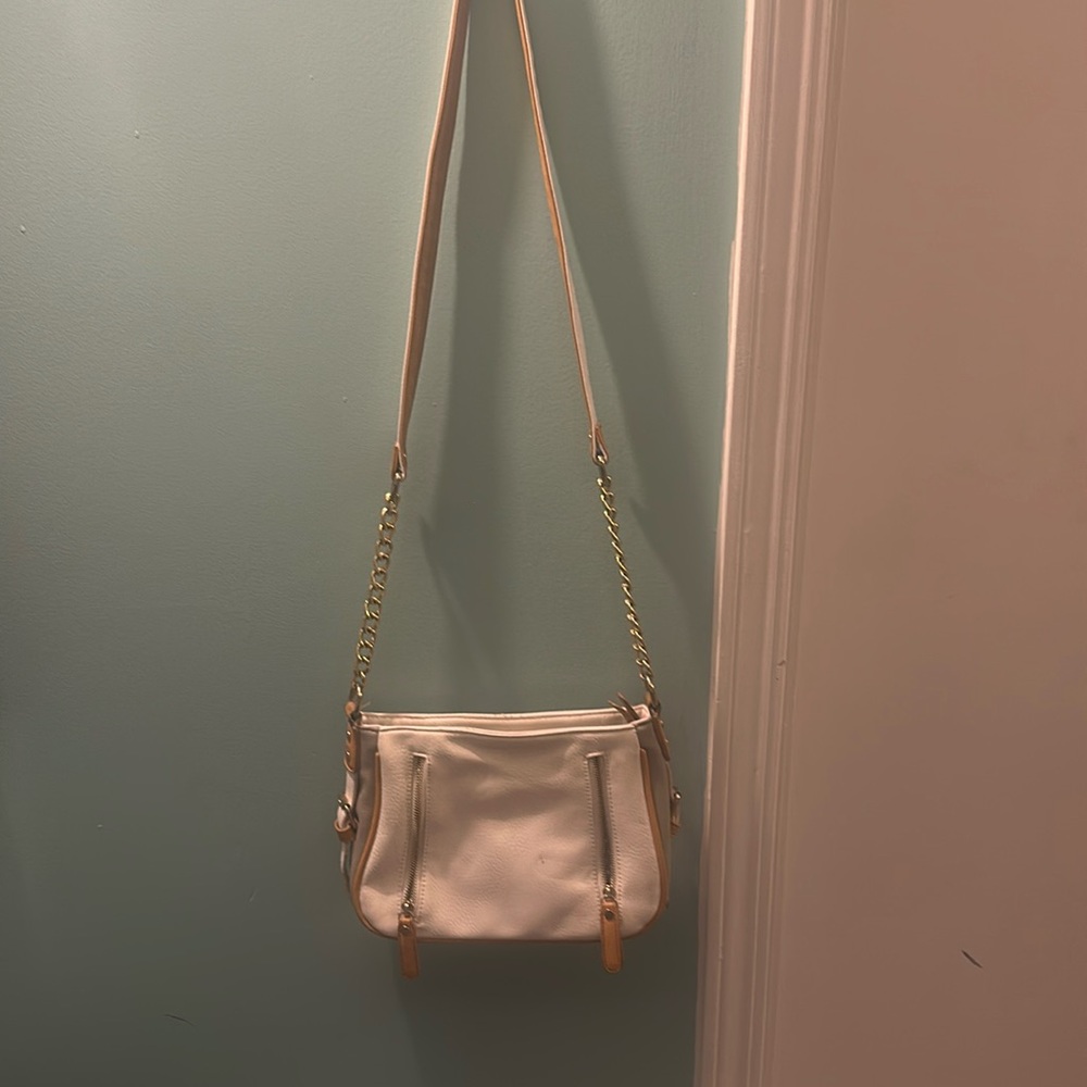 Cute cream bag with accent colors! Lots of room!